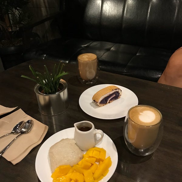 รูปภาพถ่ายที่ Arya’s Coffee &amp; Tea โดย Rhoi R. เมื่อ 9/16/2018
