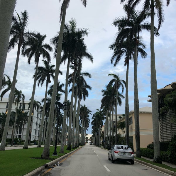 Снимок сделан в Embassy Suites by Hilton West Palm Beach Central пользователем Tevia W. 6/11/2018