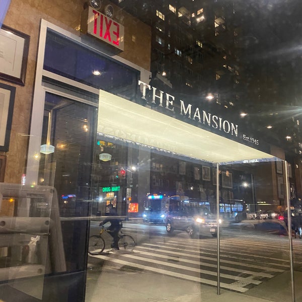 Foto scattata a Mansion Restaurant da Timothy T. il 2/7/2022