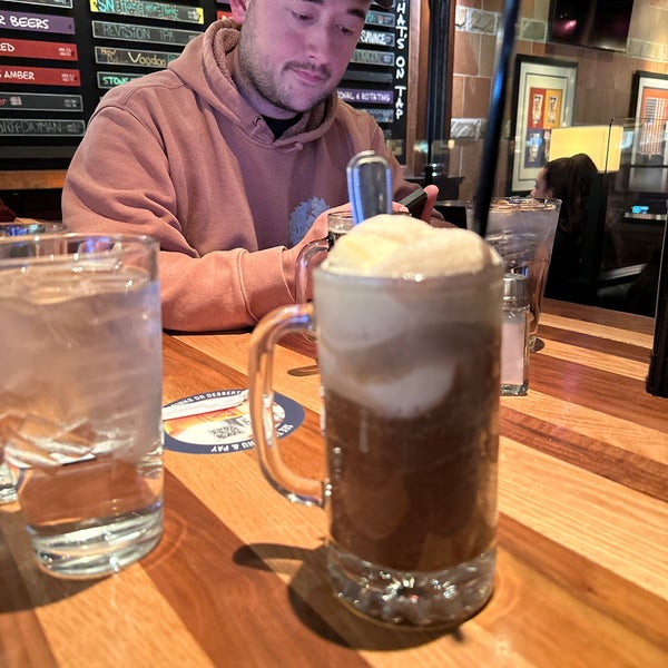 Photo taken at BJ&#39;s Restaurant &amp; Brewhouse by Josh H. on 11/24/2022