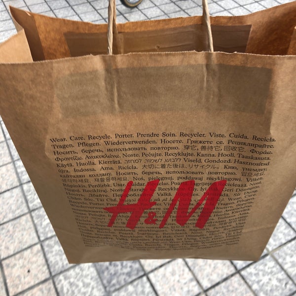 Photos At H M 梅田 大阪市北区茶屋町１ ２７