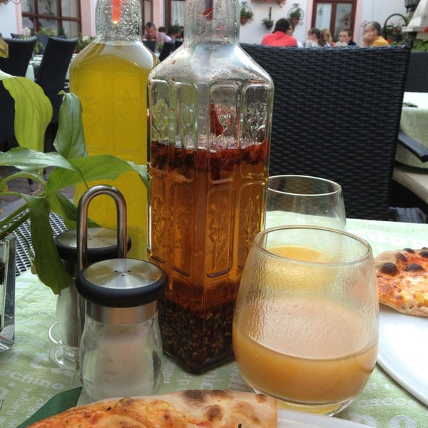 7/2/2013 tarihinde Fekete T.ziyaretçi tarafından La Dolce Vita Ristorante - Étterem - Pizzeria'de çekilen fotoğraf