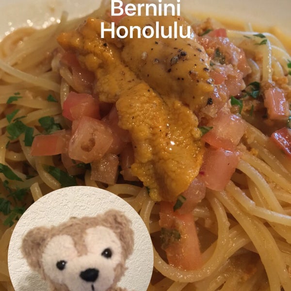 รูปภาพถ่ายที่ Bernini Honolulu โดย Koreankitkat เมื่อ 9/7/2016