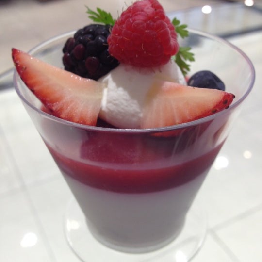 Patisserie La Palme D'Or Bakery in Ala Moana Kakaako