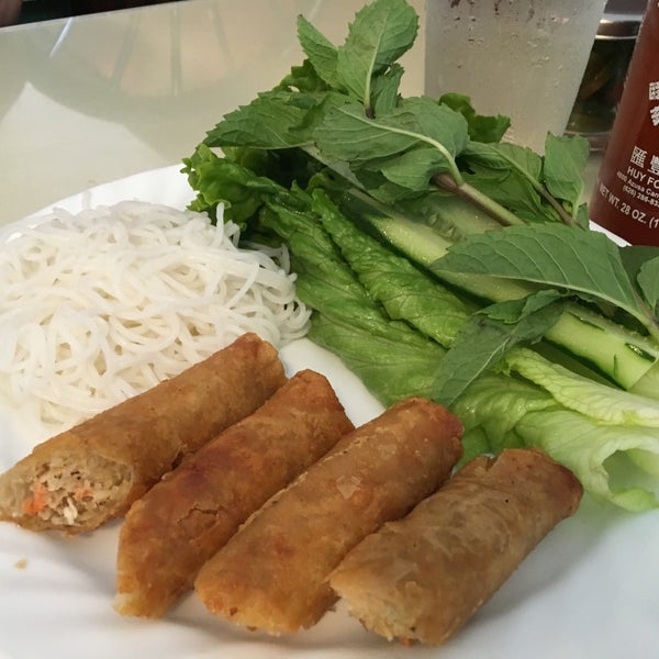 Foto tirada no(a) Pho Tri Vietnamese Restaurant por Koreankitkat em 8/1/2016