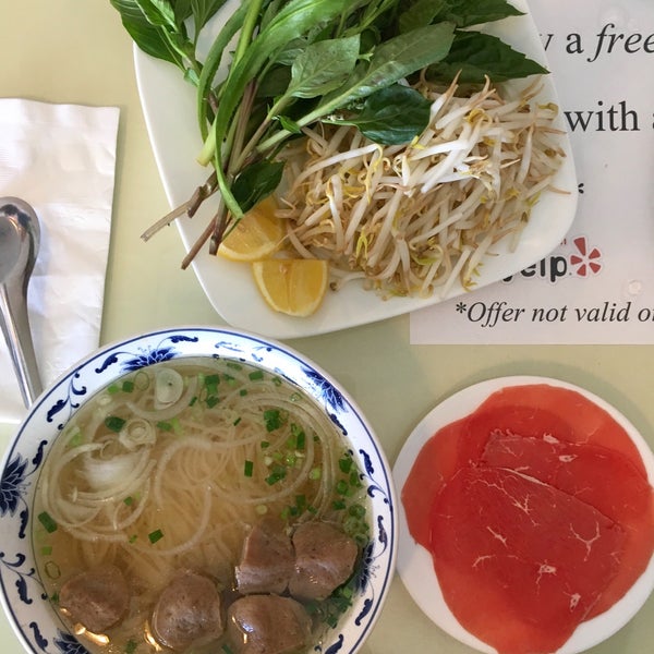 Foto scattata a Pho Tri Vietnamese Restaurant da Koreankitkat il 8/1/2016