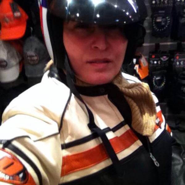 Photo prise au Harley-Davidson of NYC par Cigdem L. le2/5/2014