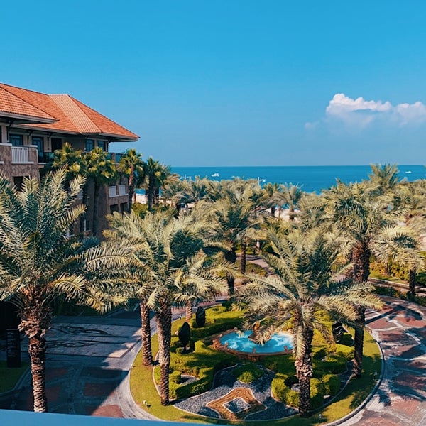Foto diambil di Sofitel Dubai The Palm Resort &amp; Spa oleh RA pada 11/18/2023