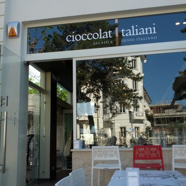 Photo taken at Cioccolatitaliani by Gloria on 6/23/2013