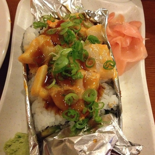 Photo prise au Ahi Sushi &amp; Hibachi par Diwata B. le12/31/2013