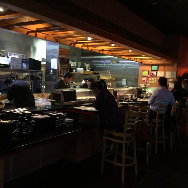 Photo taken at Shinto Japanese Steakhouse &amp; Sushi Lounge by Rob H. on 9/15/2015