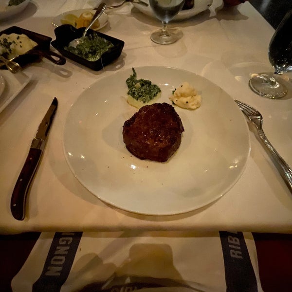 Das Foto wurde bei Old Homestead Steakhouse von Faisal am 11/14/2021 aufgenommen