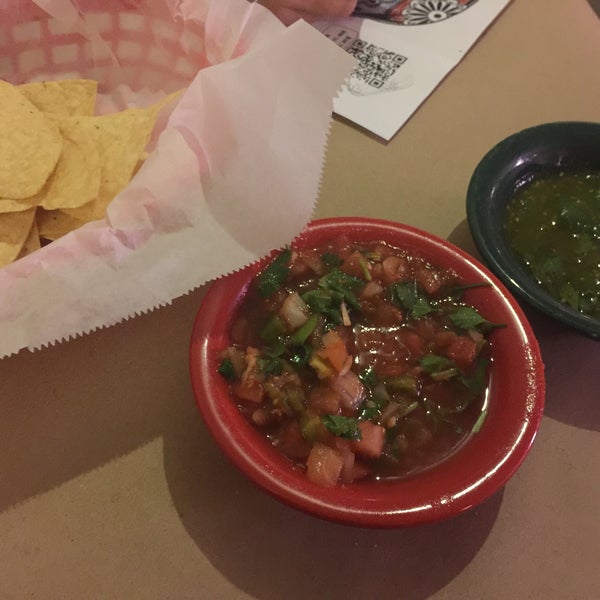 Foto diambil di Gusanoz Mexican Restaurant oleh ᴡ r. pada 4/22/2015