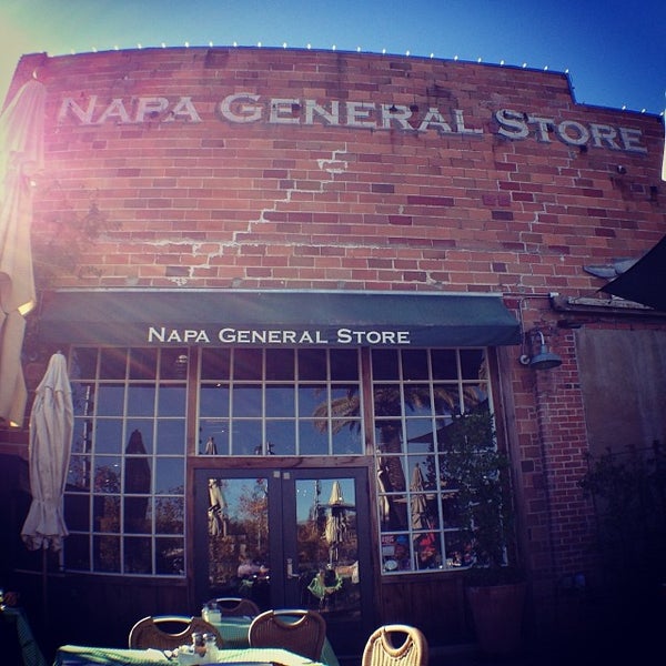 Foto tirada no(a) Napa General Store Restaurant por Shane M. em 12/26/2013