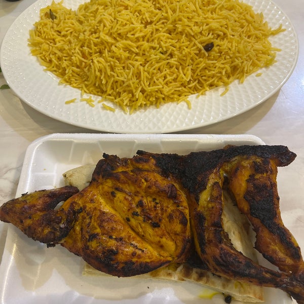 Foto tomada en مطعم الحمراء البخاري  por yasser m. el 12/5/2023