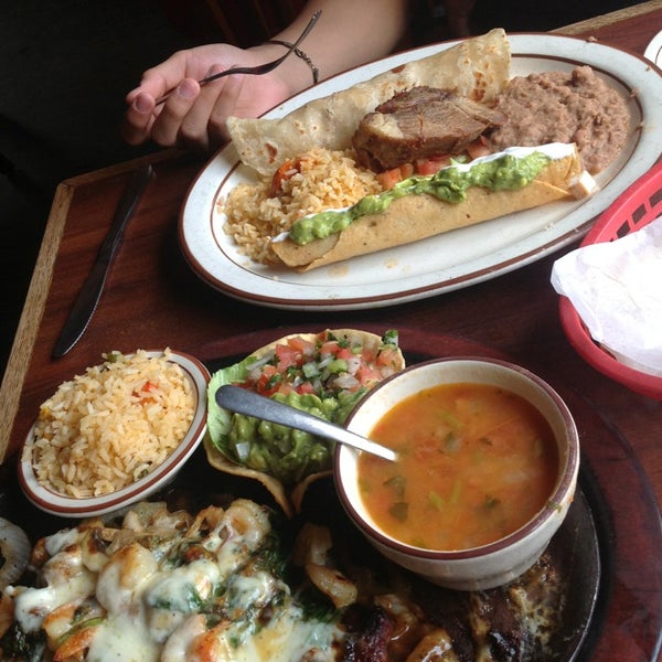 6/23/2013にDila J.がTeotihuacan Mexican Cafeで撮った写真
