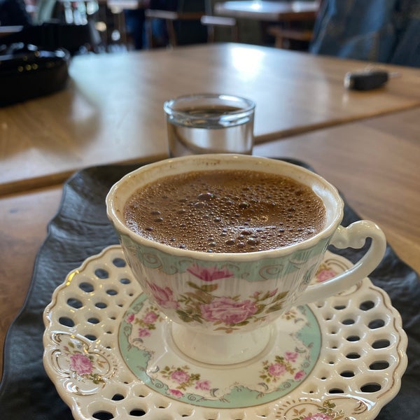Das Foto wurde bei Asmalı Balkon Cafe &amp; Bistro von D am 12/20/2019 aufgenommen