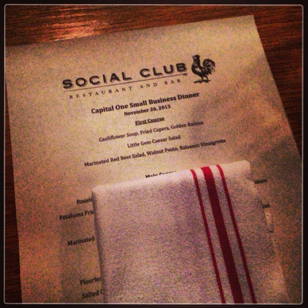 Foto scattata a Social Club Restaurant &amp; Bar da Caroline C. il 11/21/2013