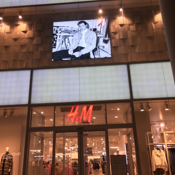 Photos At H M Clothing Store In 金沢市 Photos At H M Clothing Store In 金沢市