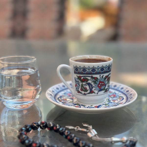 Foto scattata a Palatium cafe and restaurant da Naciye ş. il 4/18/2024