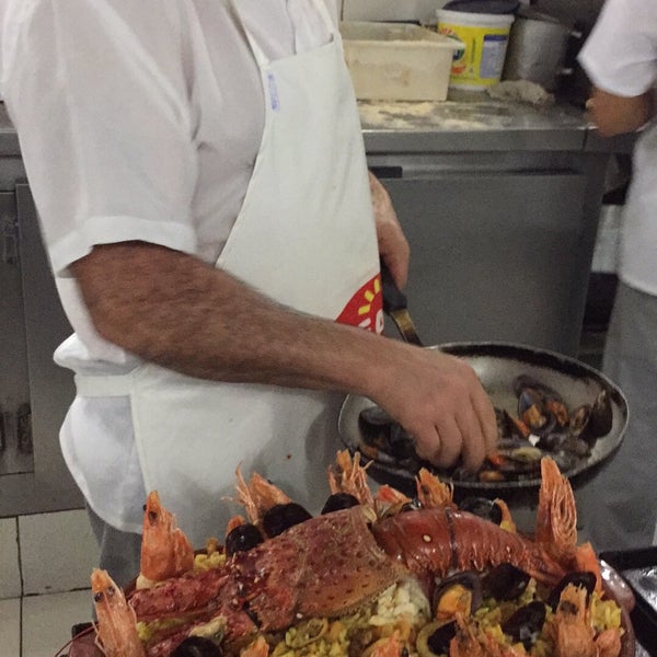 รูปภาพถ่ายที่ Restaurante Olímpia โดย Marcelo L. เมื่อ 11/1/2015