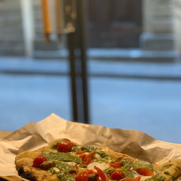 Foto tirada no(a) Mangia Pizza Firenze por Maram em 1/13/2020