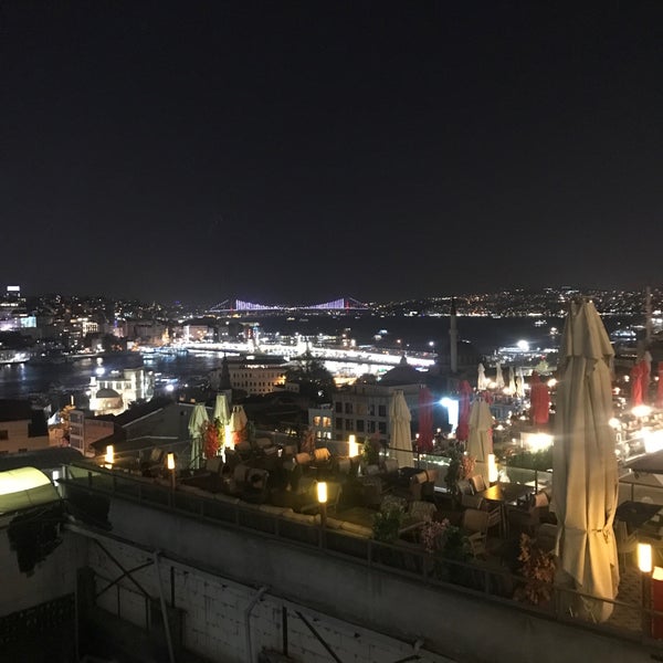 รูปภาพถ่ายที่ Kösem Sultan Cafe &amp; Restaurant โดย Nisanur Y. เมื่อ 10/9/2018