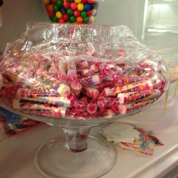 5/25/2013にPam H.がSugarush (cupcakes, cakes &amp; candy)で撮った写真