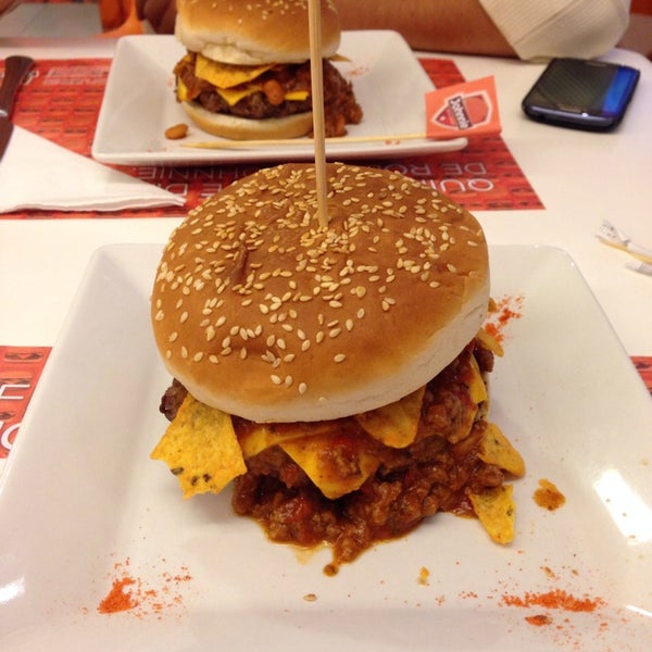 Foto scattata a Johnnie Special Burger da Samuel C. il 10/10/2013