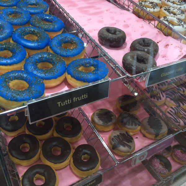 Photo taken at Dunkin&#39; Donuts by Flávia K. on 3/17/2016