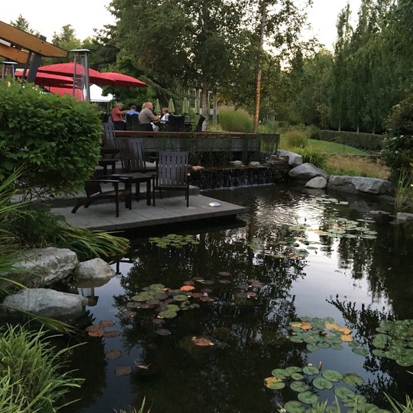 8/15/2016 tarihinde Zhaoxia L.ziyaretçi tarafından Copperleaf Restaurant at Cedarbrook Lodge'de çekilen fotoğraf
