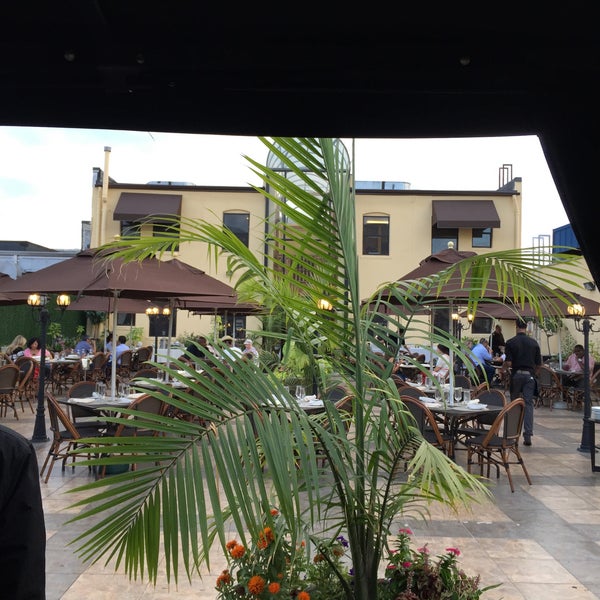 8/27/2015에 Nomi E.님이 Above Restaurant &amp; Bar에서 찍은 사진