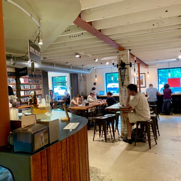 6/13/2019 tarihinde Trevor C.ziyaretçi tarafından Politics &amp; Prose Bookstore'de çekilen fotoğraf