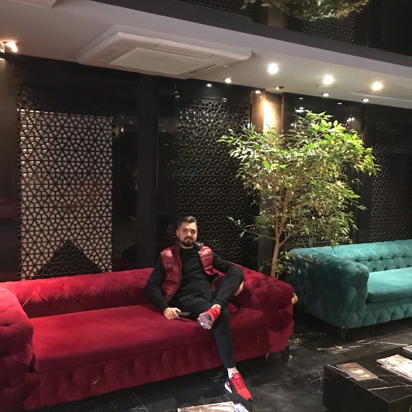 Das Foto wurde bei Ataşehir Palace Hotel von Mustafa K. am 10/7/2018 aufgenommen