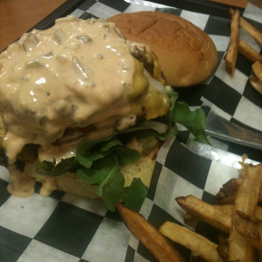 3/7/2012 tarihinde @nicoleyearyziyaretçi tarafından The Burger Point'de çekilen fotoğraf