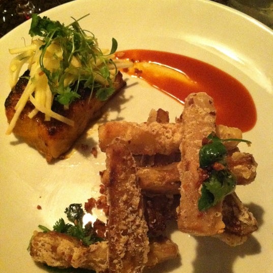 รูปภาพถ่ายที่ Silk Rd Tavern โดย Melissa K. เมื่อ 7/18/2012