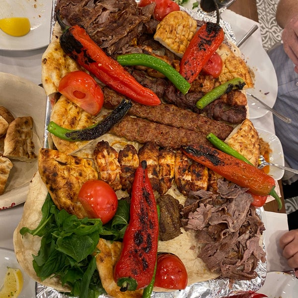 รูปภาพถ่ายที่ Ağababa Döner &amp; Yemek Restaurant โดย Adil A. เมื่อ 11/18/2021