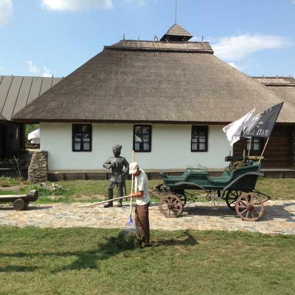 Гуляй поле махно. Город гуляй поле запорожская область. Батька махно памятник. Город гуляй поле запорожская область. Гуляйполе памятник махно.