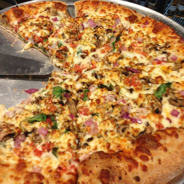 7/4/2013에 Pam님이 Glass Nickel Pizza Co.에서 찍은 사진