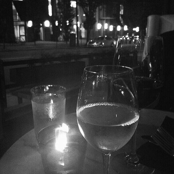 Foto tirada no(a) Uva Wine &amp; Cocktail Bar / Cibo Trattoria por ԁօɴuttօmmԁ Տ. em 7/12/2014