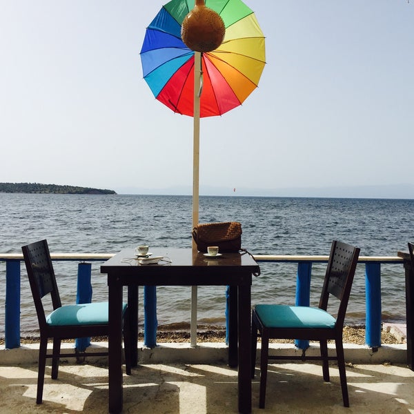 Снимок сделан в Delicia Restaurant &amp; Beach пользователем Önce 6/19/2016