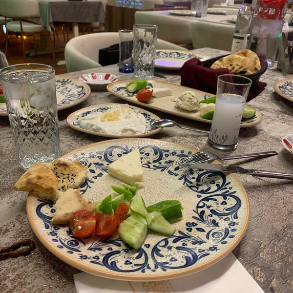 Foto scattata a Bayazhan Restaurant da Murat Ö. il 4/28/2023