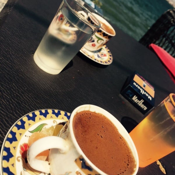 Das Foto wurde bei Kuruçeşme Cafe &amp; Restaurant von Tuğba O. am 7/20/2015 aufgenommen