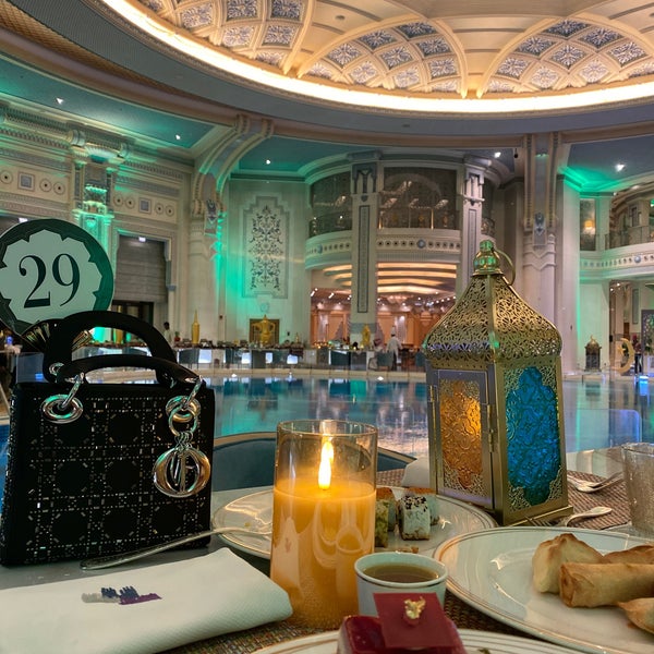 3/26/2023 tarihinde SARA ..ziyaretçi tarafından Turquoise Cigar Lounge - Ritz Carlton'de çekilen fotoğraf