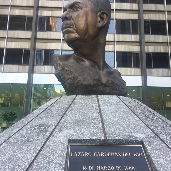 Monumento Lázaro Cárdenas Eje Central Lázaro