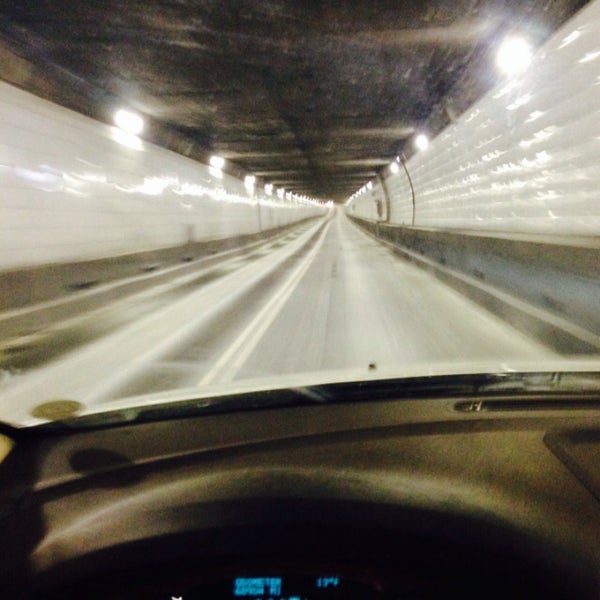 Photo prise au Windsor-Detroit Tunnel Duty Free Shop par Nancy I. le2/18/2015