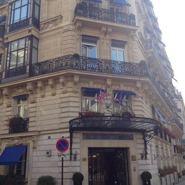Photo taken at Hôtel de la Trémoille by Pedro A. on 8/3/2013