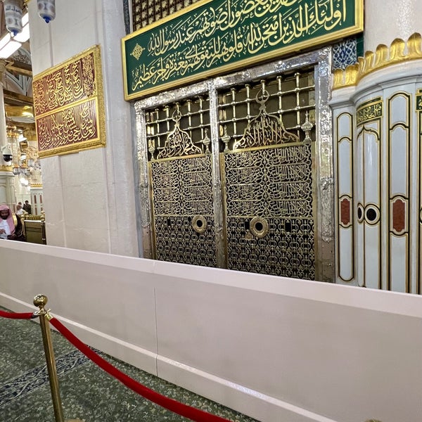 Photo taken at قبر الرسول صلى الله عليه وسلم Tomb of the Prophet (peace be upon him) by Yass 〽. on 7/10/2022