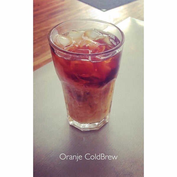 รูปภาพถ่ายที่ Cafe Oranje โดย Cafe O. เมื่อ 8/17/2015