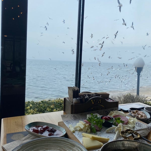 Foto scattata a Tula Cafe &amp; Restaurant da Deniz G. il 3/5/2023